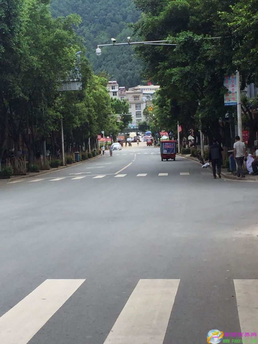 环境整治让盐边县渔门镇城市面貌焕然一新
